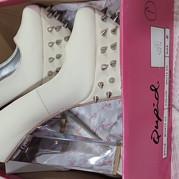 Heels - Picture 2 of 2